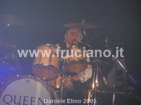 Roger Taylor alla batteria